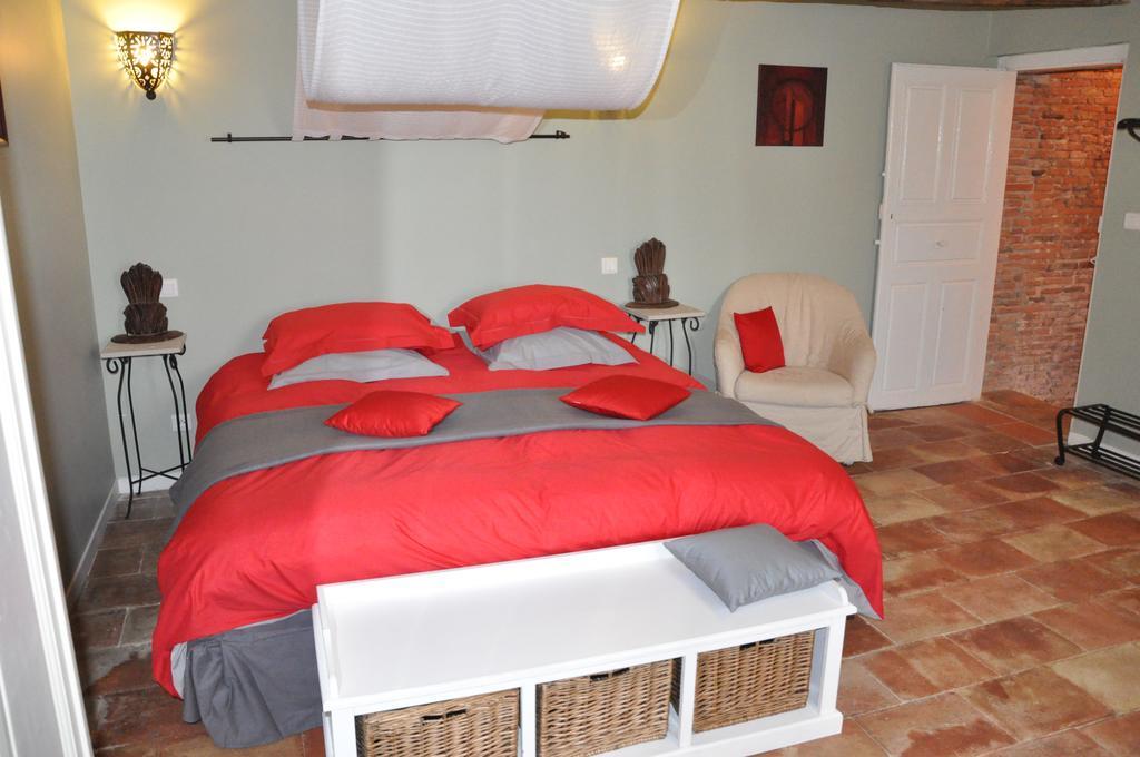\u00BFQu\u00E9 aeropuertos son los m\u00E1s cercanos a Aeropuerto de Par\u00EDs-Charles de Gaulle? Bed and Breakfast Caraman Habitación foto
